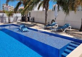 Superb refurbished 3 bed villa with pool at 250meter from beach