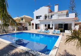Superb refurbished 3 bed villa with pool at 250meter from beach