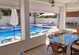 Superb refurbished 3 bed villa with pool at 250meter from beach