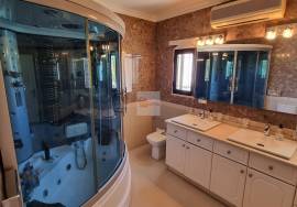 Superb refurbished 3 bed villa with pool at 250meter from beach
