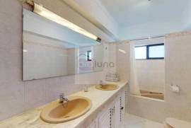Modern Villa with Pool and Sea View in St. Barbara de Nexe: Luxury and Comfort 15 Minutes from the Airport