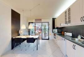 Modern Villa with Pool and Sea View in St. Barbara de Nexe: Luxury and Comfort 15 Minutes from the Airport