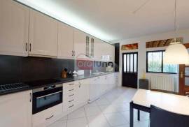 Modern Villa with Pool and Sea View in St. Barbara de Nexe: Luxury and Comfort 15 Minutes from the Airport