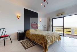 Modern Villa with Pool and Sea View in St. Barbara de Nexe: Luxury and Comfort 15 Minutes from the Airport