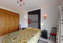 Modern Villa with Pool and Sea View in St. Barbara de Nexe: Luxury and Comfort 15 Minutes from the Airport
