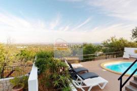 Modern Villa with Pool and Sea View in St. Barbara de Nexe: Luxury and Comfort 15 Minutes from the Airport