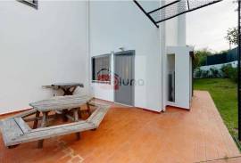 Modern Villa with Pool and Sea View in St. Barbara de Nexe: Luxury and Comfort 15 Minutes from the Airport