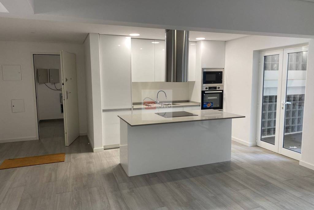 Renovated T3 with great areas in Portimão