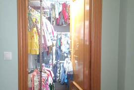 Apartment with three bedrooms, two bathrooms and garage