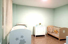 Apartment with three bedrooms, two bathrooms and garage