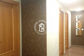 Apartment with three bedrooms, two bathrooms and garage