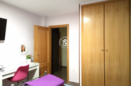 Apartment with three bedrooms, two bathrooms and garage