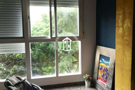 Apartment with three bedrooms, two bathrooms and garage