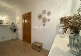 SPACIOUS TWO BEDROOM IN THE CENTER OF ALBUFEIRA WITH GARAGE