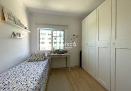 SPACIOUS TWO BEDROOM IN THE CENTER OF ALBUFEIRA WITH GARAGE