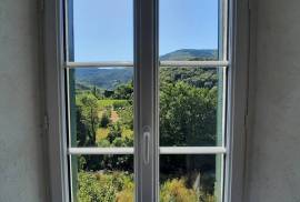 Beautiful Character Home With 202 M2 Of Living Space And On 1448 M2 Of Land With Pool And A Private Beach On The Orb River. Unique Opportunity