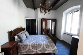 Beautiful Character Home With 202 M2 Of Living Space And On 1448 M2 Of Land With Pool And A Private Beach On The Orb River. Unique Opportunity