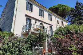 Beautiful Character Home With 202 M2 Of Living Space And On 1448 M2 Of Land With Pool And A Private Beach On The Orb River. Unique Opportunity