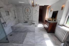 Beautiful Character Home With 202 M2 Of Living Space And On 1448 M2 Of Land With Pool And A Private Beach On The Orb River. Unique Opportunity