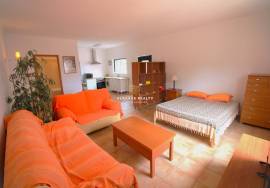 Fantastic 5 bedroom villa with pool and garage