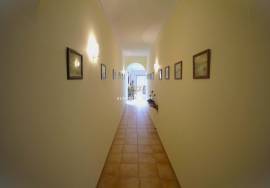 Fantastic 5 bedroom villa with pool and garage