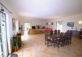 Fantastic 5 bedroom villa with pool and garage