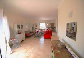 Fantastic 5 bedroom villa with pool and garage