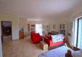 Fantastic 5 bedroom villa with pool and garage