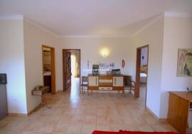 Fantastic 5 bedroom villa with pool and garage