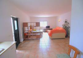 Fantastic 5 bedroom villa with pool and garage