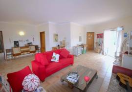 Fantastic 5 bedroom villa with pool and garage