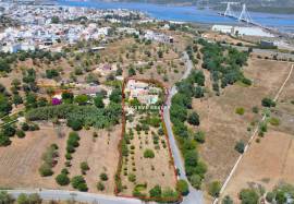 Fantastic 5 bedroom villa with pool and garage