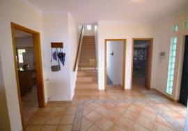 Fantastic 5 bedroom villa with pool and garage