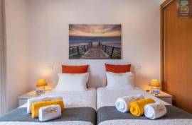 4 bedroom villa located in the Prainha area, with swimming pool, garage and garden overlooking Alto Golf, where luxury and privacy come together .....