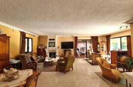 Near The Sea, Beautiful Villa With 296 M2 Of Living Space, Spacious Garage And Large Annexe On 2375 M2 Plot, Of Which 1000 M2 Still Constructible.