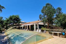 Near The Sea, Beautiful Villa With 296 M2 Of Living Space, Spacious Garage And Large Annexe On 2375 M2 Plot, Of Which 1000 M2 Still Constructible.