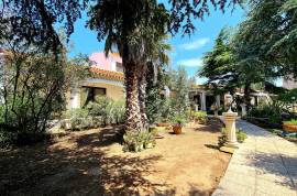 Near The Sea, Beautiful Villa With 296 M2 Of Living Space, Spacious Garage And Large Annexe On 2375 M2 Plot, Of Which 1000 M2 Still Constructible.