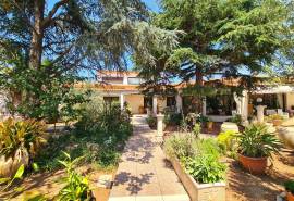 Near The Sea, Beautiful Villa With 296 M2 Of Living Space, Spacious Garage And Large Annexe On 2375 M2 Plot, Of Which 1000 M2 Still Constructible.