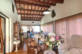 Near The Sea, Beautiful Villa With 296 M2 Of Living Space, Spacious Garage And Large Annexe On 2375 M2 Plot, Of Which 1000 M2 Still Constructible.