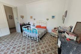 Superb Town House With 300 M2 Of Living Space With Its Former Wine Storehouse, Garden And Swimming Pool 10 Minutes From The Beaches. Superb Town House With 300 M2 Of Living Space With Its Former Wine Storehouse, Garden And Swimming Pool 10 Minutes From The Beaches.