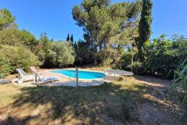 Superb Town House With 300 M2 Of Living Space With Its Former Wine Storehouse, Garden And Swimming Pool 10 Minutes From The Beaches. Superb Town House With 300 M2 Of Living Space With Its Former Wine Storehouse, Garden And Swimming Pool 10 Minutes From The Beaches.
