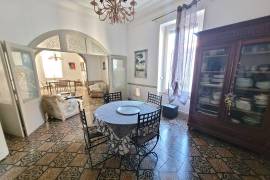 Superb Town House With 300 M2 Of Living Space With Its Former Wine Storehouse, Garden And Swimming Pool 10 Minutes From The Beaches. Superb Town House With 300 M2 Of Living Space With Its Former Wine Storehouse, Garden And Swimming Pool 10 Minutes From The Beaches.