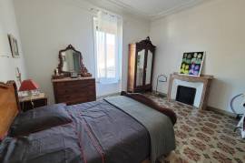 Superb Town House With 300 M2 Of Living Space With Its Former Wine Storehouse, Garden And Swimming Pool 10 Minutes From The Beaches. Superb Town House With 300 M2 Of Living Space With Its Former Wine Storehouse, Garden And Swimming Pool 10 Minutes From The Beaches.