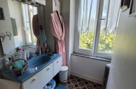 Superb Town House With 300 M2 Of Living Space With Its Former Wine Storehouse, Garden And Swimming Pool 10 Minutes From The Beaches. Superb Town House With 300 M2 Of Living Space With Its Former Wine Storehouse, Garden And Swimming Pool 10 Minutes From The Beaches.