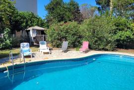 Superb Town House With 300 M2 Of Living Space With Its Former Wine Storehouse, Garden And Swimming Pool 10 Minutes From The Beaches. Superb Town House With 300 M2 Of Living Space With Its Former Wine Storehouse, Garden And Swimming Pool 10 Minutes From The Beaches.