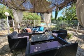 Superb Town House With 300 M2 Of Living Space With Its Former Wine Storehouse, Garden And Swimming Pool 10 Minutes From The Beaches. Superb Town House With 300 M2 Of Living Space With Its Former Wine Storehouse, Garden And Swimming Pool 10 Minutes From The Beaches.