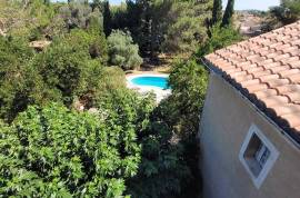 Superb Town House With 300 M2 Of Living Space With Its Former Wine Storehouse, Garden And Swimming Pool 10 Minutes From The Beaches. Superb Town House With 300 M2 Of Living Space With Its Former Wine Storehouse, Garden And Swimming Pool 10 Minutes From The Beaches.