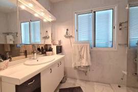 Beautiful Villa Near The Sea with Garage And Large Annexe