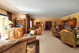 Beautiful Villa Near The Sea with Garage And Large Annexe