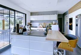 Detached Villa in an Oasis of Calm with Pool Detached Villa in an Oasis of Calm with Pool